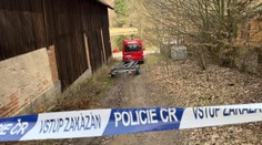 Na dně rybníka na Mladoboleslavsku leželo auto. Uvnitř našli policisté mrtvolu