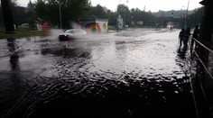 Silné bouřky s přívalovými dešti udeří i o víkendu, varují meteorologové