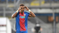 Nesportovní chování Beaguela po zápase. Soupeři se vysmíval