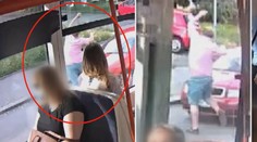 Černý pasažér vyskočil z tramvaje, ale daleko neutekl. Sejmulo ho auto