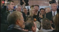 Zeman rád poučuje, ale na tiskovce se mu smáli kvůli SOFTWAROVÝM kuličkám