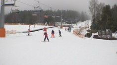 Skiareály čeká další týden jarních prázdnin. Mluvčí Lipna prozradil, jaké jsou podmínky