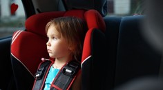 Vezete v autě dítě? Srpen je nejrizikovější, experti radí, jak předejít tragédii