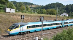 Pendolino projelo na červenou! Hasiči pomáhali stovce cestujících