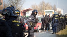 Manželé pomohli policistům, pak se s nimi museli soudit o peníze