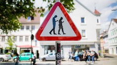 Víte, co jsou smombies? Varuje před nimi tahle značka