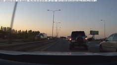 Polem, nepolem! Zfetovaný šofér ujížděl oranicí, pak skončil v plotu