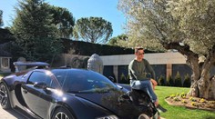 Ronaldovy trable na dovolené: Vůz za 50 milionů musela odvézt odtahovka