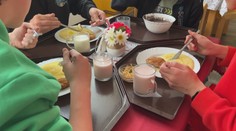 Náklady na školní obědy rostou. Jídelny se vzdávají zeleniny, zdražovat nechtějí