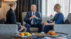 Biden se sešel s vdovou po Navalném. Slíbil sankce proti Putinovi