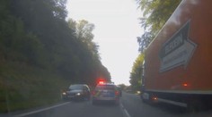 Zběsilá policejní honička! Policisté zastavili řidiče až tvrdým nárazem