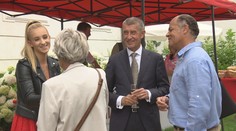 Politici vyrazili na akci: Drahé víno a Babišova dcera v rudém!