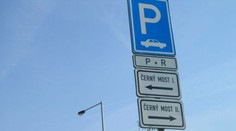 Necháváte auto na P+R parkovišti? Pozor, můžou vám ho odtáhnout!