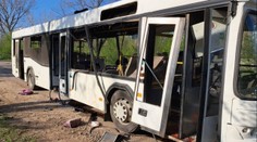 Ruský dron sestřelil autobus vezoucí lidi do práce. Devět mrtvých, desítky zraněných