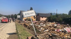 Povodně připravily o život pět lidí. Osm dalších se pohřešuje