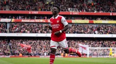 Saka táhl Arsenal za přesvědčivou výhrou. Ligu vede už o osm bodů