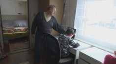 Dům jim vyhořel, máma syny nechce. O tři kluky se stará děda