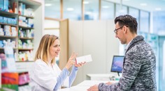 Nežádoucích účinků léků přibývá. Lidé často neví, co všechno berou