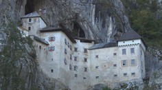 KOŘENÍ: Hrad ve skále