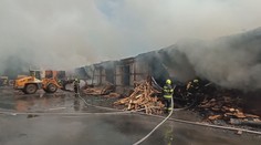 Požár pily na Vsetínsku způsobil obrovské škody. Jdou do stovek milionů korun