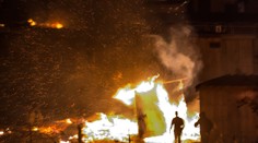 Bitka mezi uprchlíky ve Francii: 6 pobodaných, shořel celý tábor