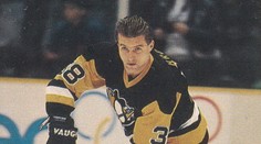 Do Pittsburghu nechtěl, pak se kousl, vychoval Jágra a vyhrál Stanley Cup