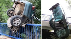 Auto viselo z mostu, spolujezdkyně nehodu nepřežila
