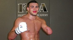 Jednoruký MMA zápasník je jen krůček od UFC! Dokáže to?