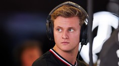 Další rána ve světě F1: Po Hamiltonovi truchlí i Schumacher