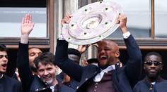 Trapas při mistrovských oslavách Bayernu. Zachránila je Kompanyho žena