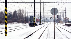 Na Rokycansku srazil osobní vlak člověka! Evakuovali desítky lidí