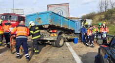 Nehodu u Modletic šetří jako trestný čin. Záběry jsou mrazivé, osobák neměl šanci