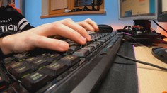 Počet internetových podvodů stoupá. Policie varuje před profesionálními gangy