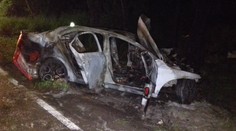 Nabouranou Octavii pohltily plameny, řidič skončil v nemocnici