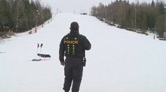 Policie opět zastavila vlek na Vaňkově kopci na Ostravsku. Lyžaře vozí rolba