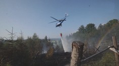 Hasiči na Jičínsku bojovali s požárem lesa. Do akce povolali i vrtulník