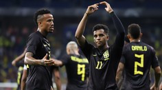 Brazilci podpořili Viníciuse. Poprvé v historii nastoupili v černých dresech