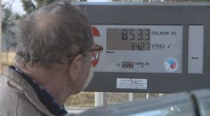 Pohonné hmoty dál zlevňují. Benzín je v Česku ale stále dražší než v Německu