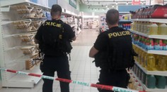 Šílená vražda v obchodním domě! Žena v Tescu ubodala zákaznici