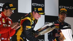 V Abú Zabí zvítězil Räikkönen, na bednu se prodral i Vettel