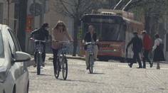 Lidé v Jihlavě vyměnili auta za kola. Magistrát je půjčuje na 15 minut zdarma