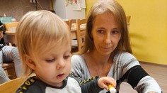 Hošík se narodil s třetím uchem a rozštěpem. Rodina se musí učit znakovou řeč