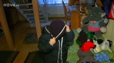 Domovy se jim starají o děti. A rodiče dluží miliony