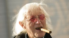 Znásilnil i mě, rodinu si koupil, řekla neteř pedofilní zrůdy z BBC