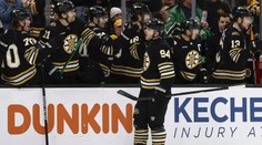 Lauko pomohl gólem k vítězství Bostonu. Vaněček vychytal výhru Devils