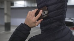 Podvodníci přitvrzují. Falešný policista a bankéř obrali dvě ženy o miliony