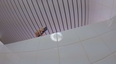 Muž si chtěl mobilem natočit cizí ženu na záchodě. Už ho mají