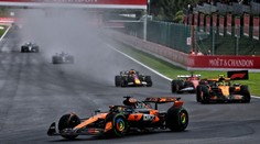 Nejprve déšť, pak dominance McLarenu. Další double, skvělý závod pro Hamiltona