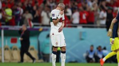 Dvojitá smůla. Portugalský bek kouše prohru i zranění. V zápase si zlomil ruku