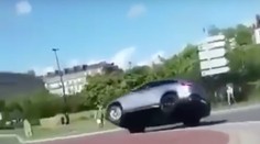 Tahle svatba nedopadla dobře! Luxusní mercedes nedojel